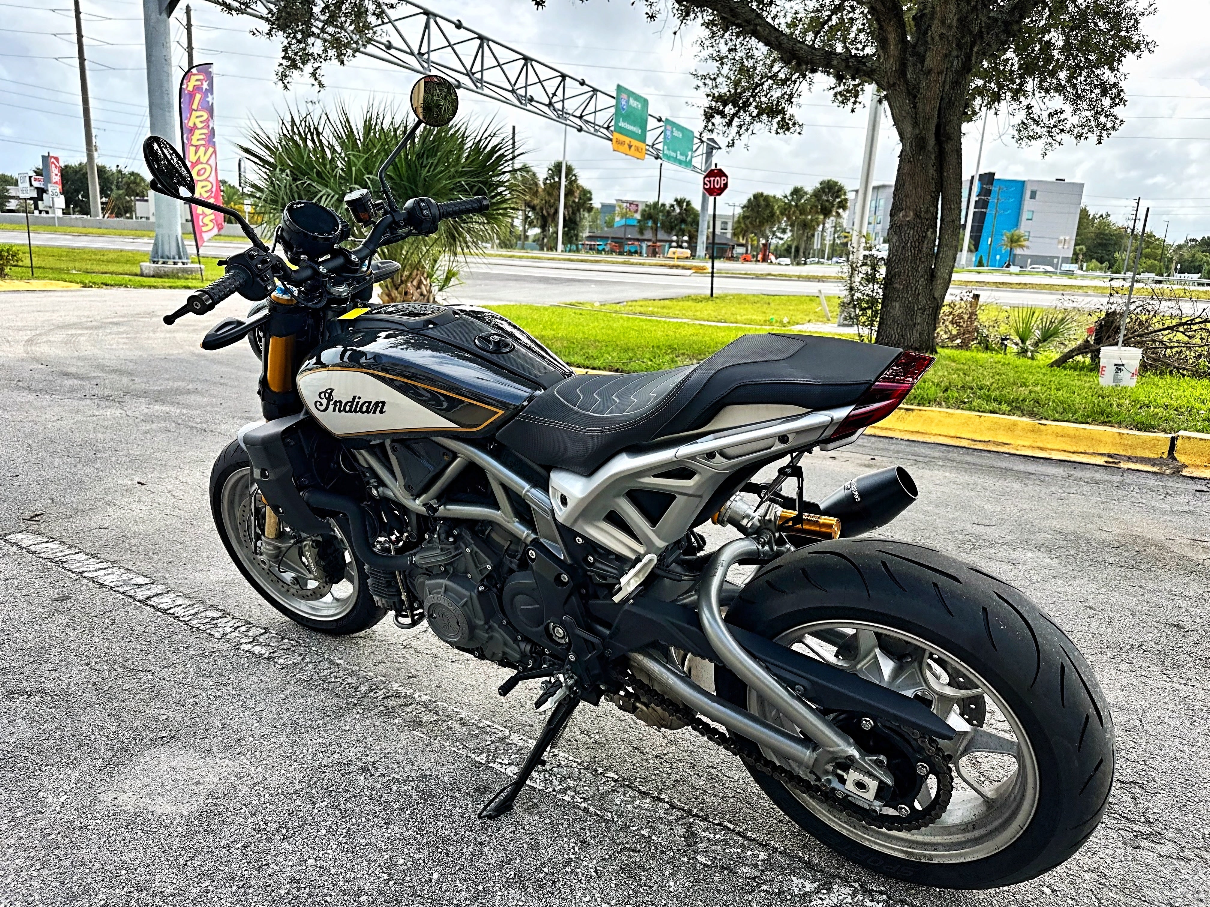 2023 Indian FTR Carbon R