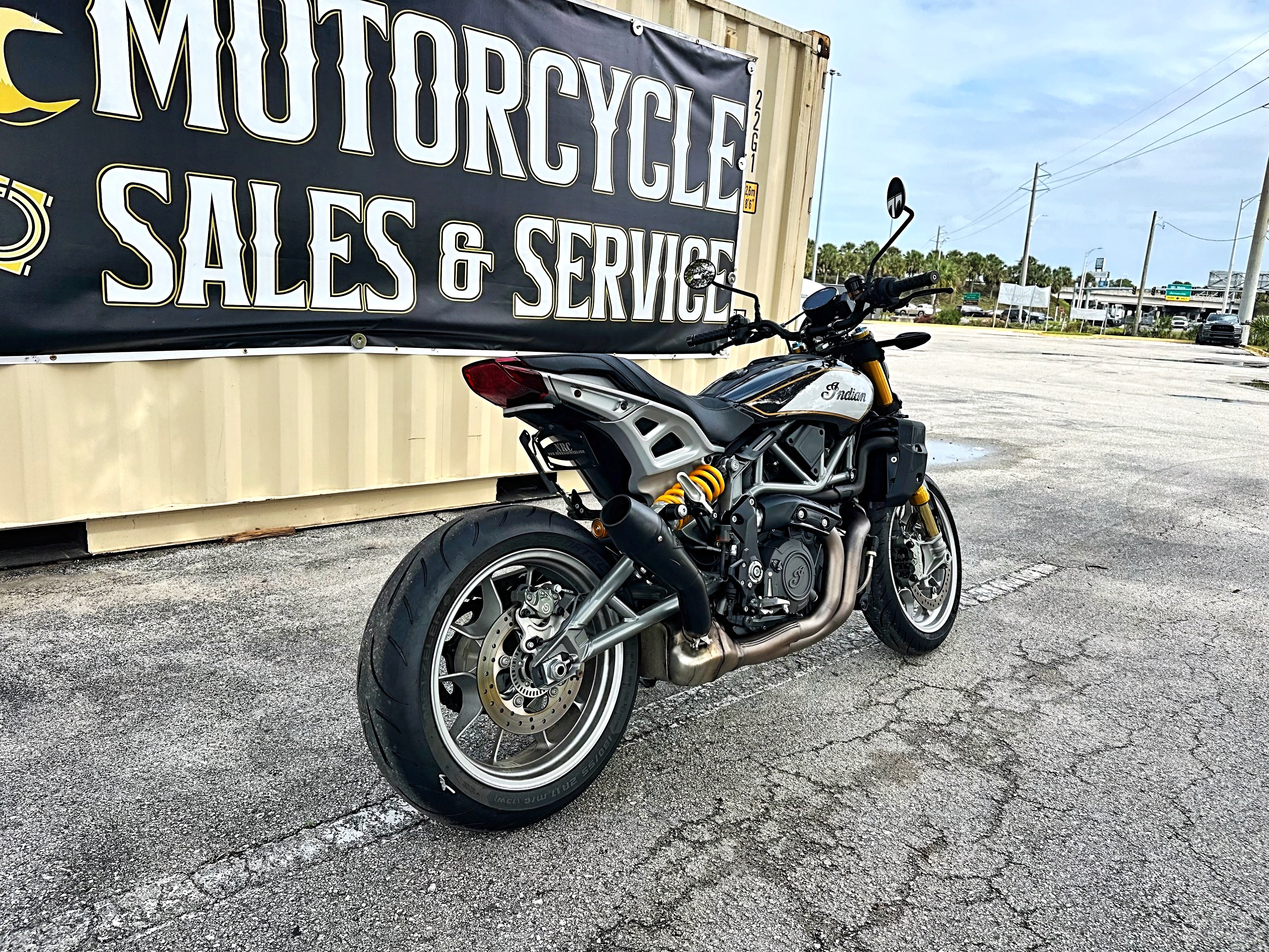 2023 Indian FTR Carbon R