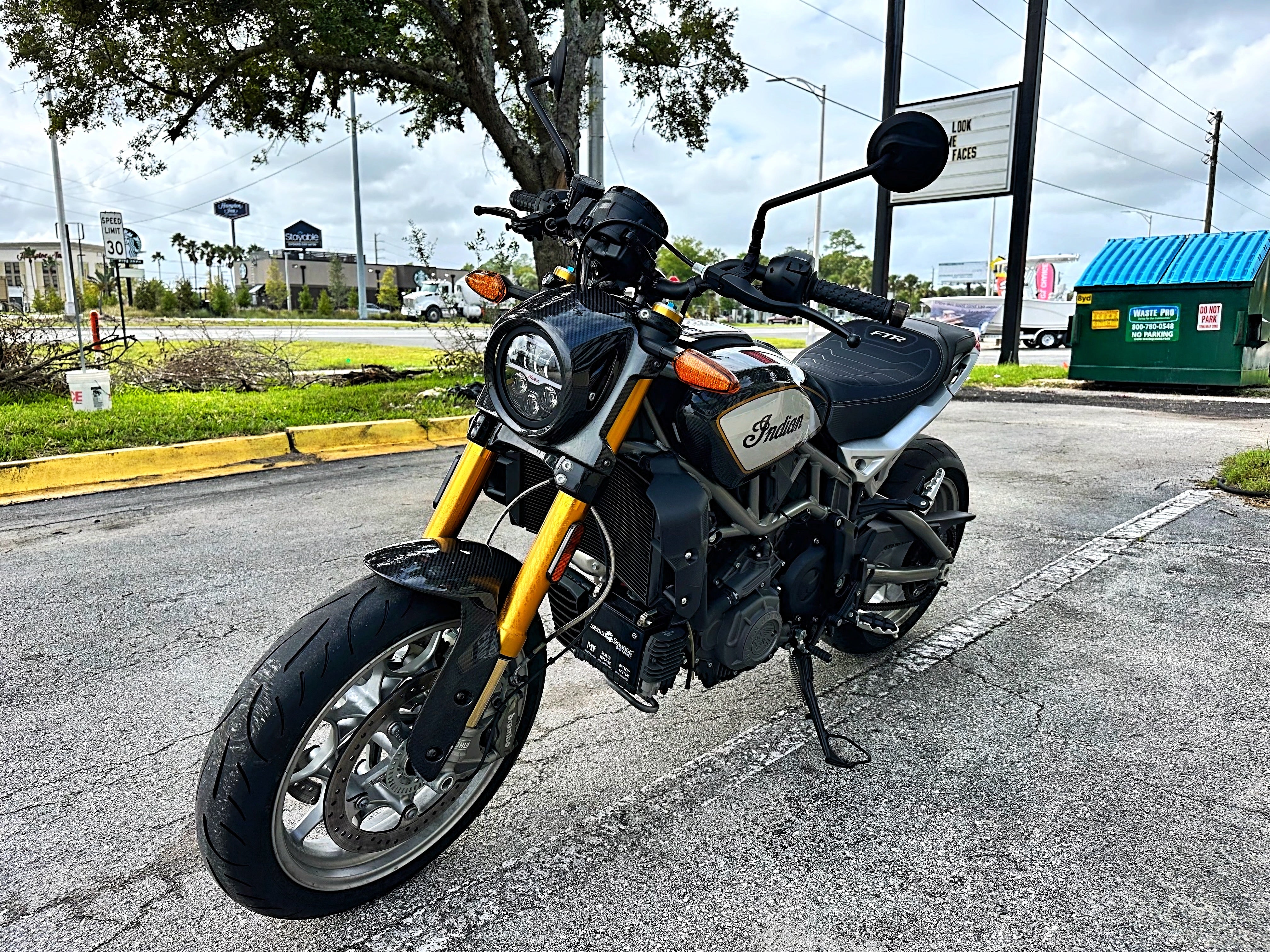 2023 Indian FTR Carbon R