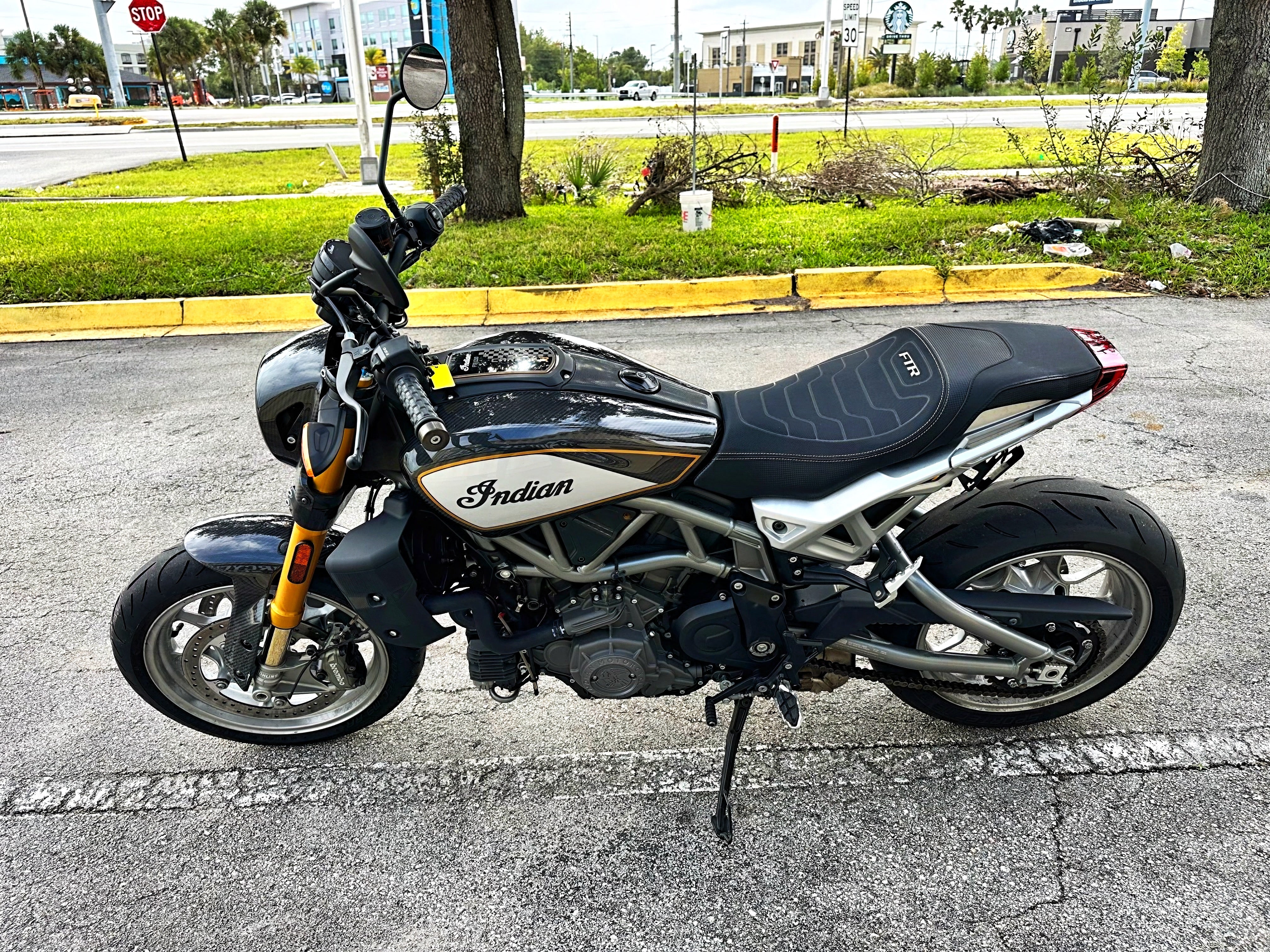 2023 Indian FTR Carbon R
