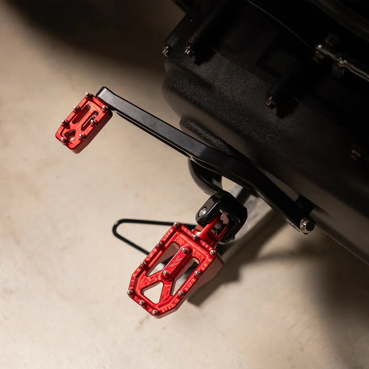 Thrashin Supply Co. Aggressor Shifter Peg - Red